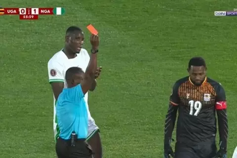 "طرد ومشاركة 3 حُراس".. منتخب أوغندا ينهار أمام نيجيريا في أمم أفريقيا